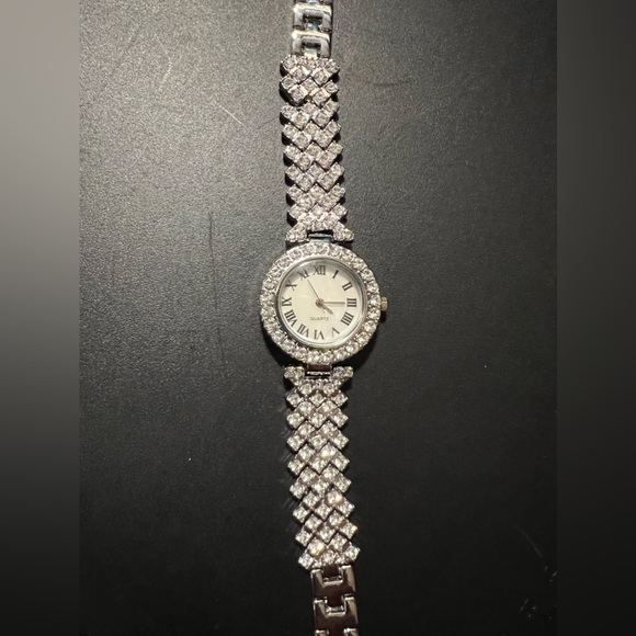 Woman’s watches - Picture 3 of 4